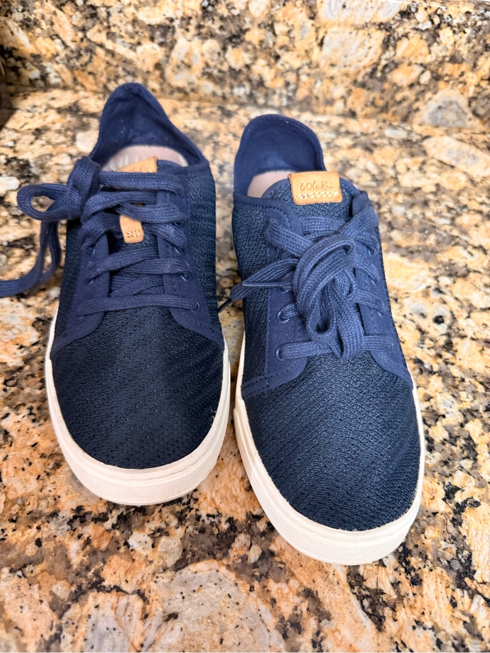 OluKai Pehuea Li Navy Mesh Sneaker Shoes US Womens 8 EUR 38 EUC.